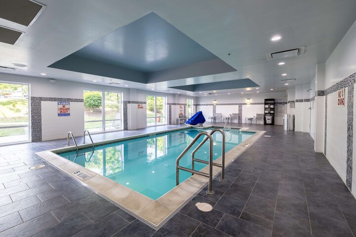 Hampton Inn & Suites Greensboro / Coliseum Area