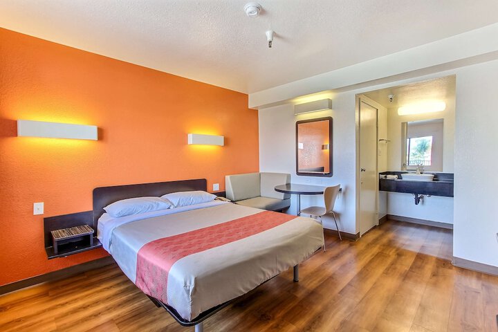 Room 18 of 26
