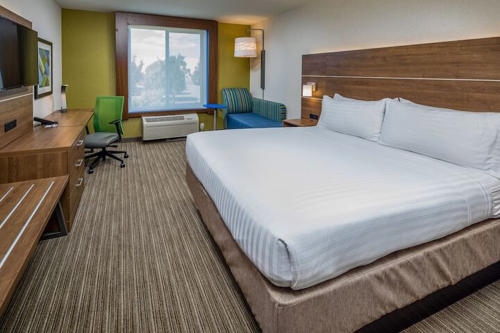 Holiday Inn Express and Suites Modesto by IHG