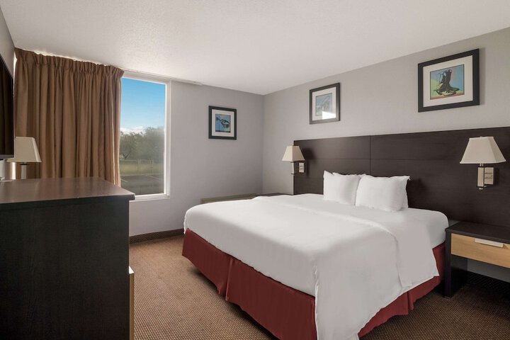 Room 10 of 29