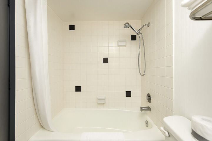 Oyster Bay Inn & Suites