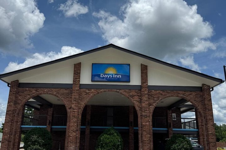 Days Inn by Wyndham Clanton AL
