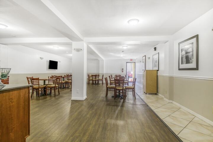 Ballroom/Hall 61 of 69