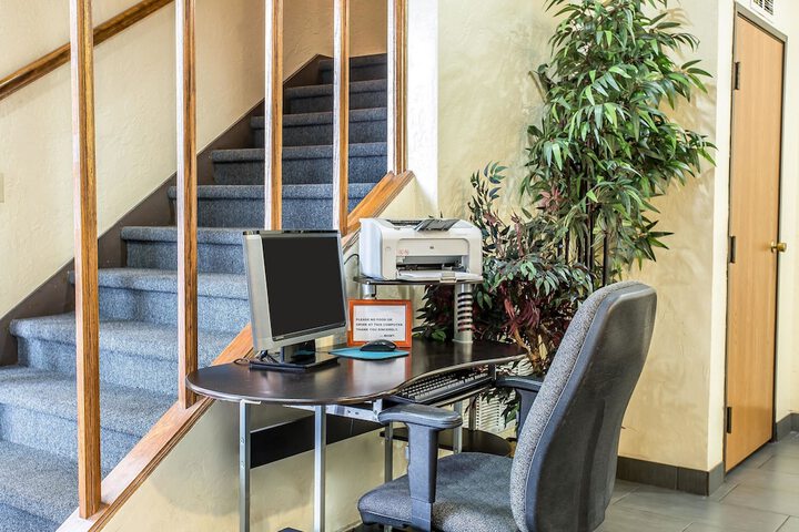 Business Center 19 of 19