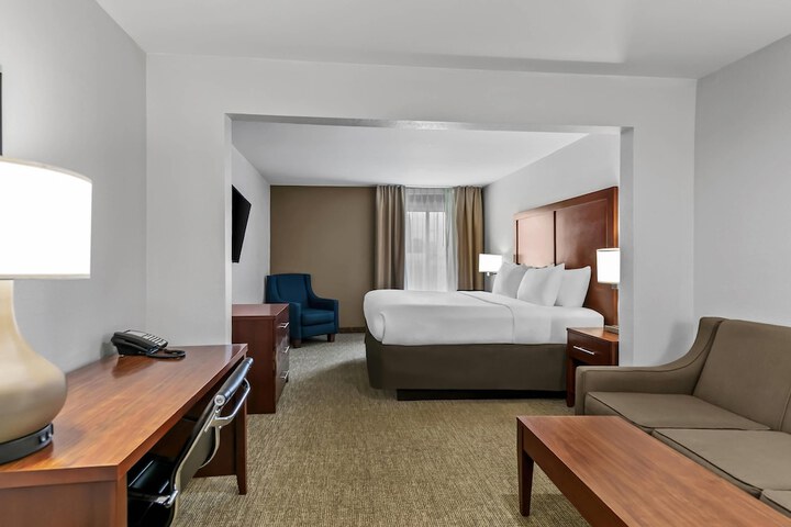 Comfort Inn & Suites Greenwood near University