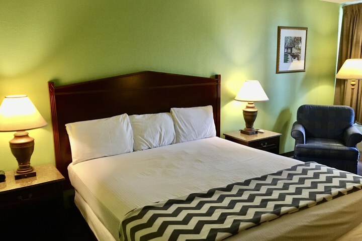 RIVER ROCK INN