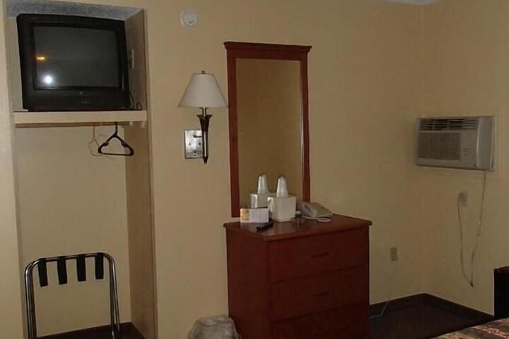 Room 13 of 26