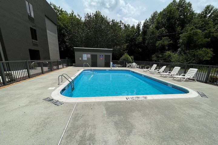 Pool 6 of 44