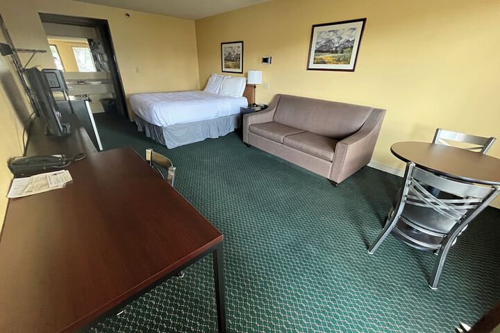 Room 14 of 33