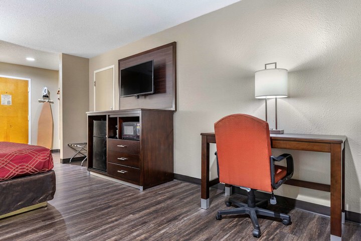 Room 12 of 23
