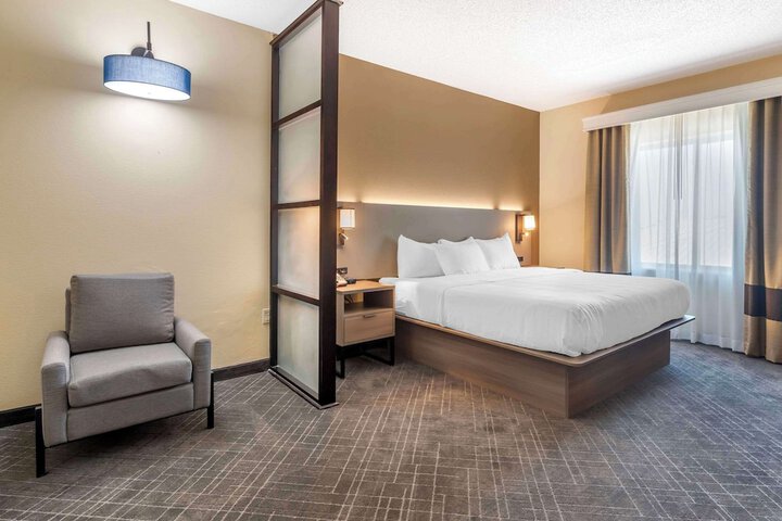 Room 33 of 48