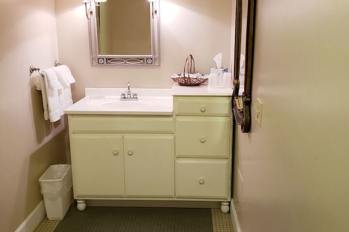 Room 130 of 208