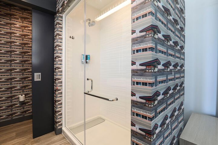 Room 8 of 31