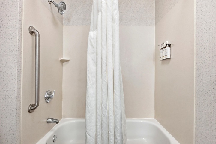 Holiday Inn Express & Suites Bethlehem Arpt-Allentown Area