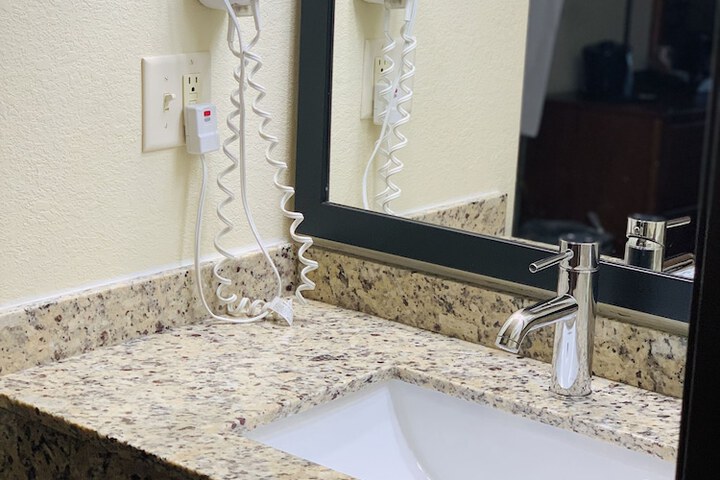 AmericInn by Wyndham Kewanee