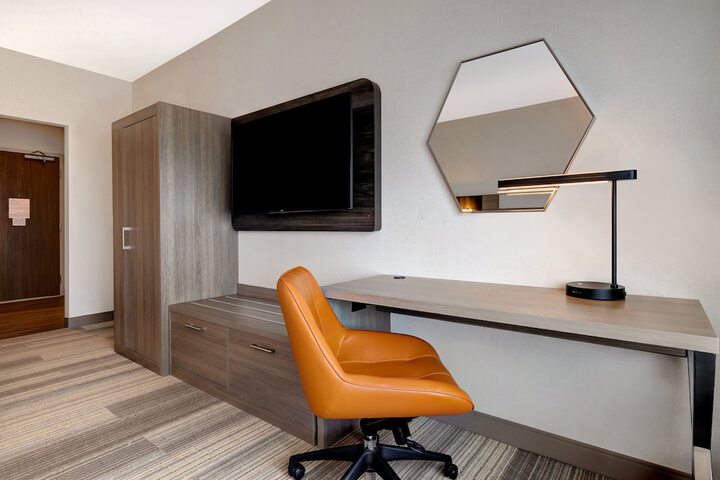 Holiday Inn Express & Suites Glendale Downtown by IHG