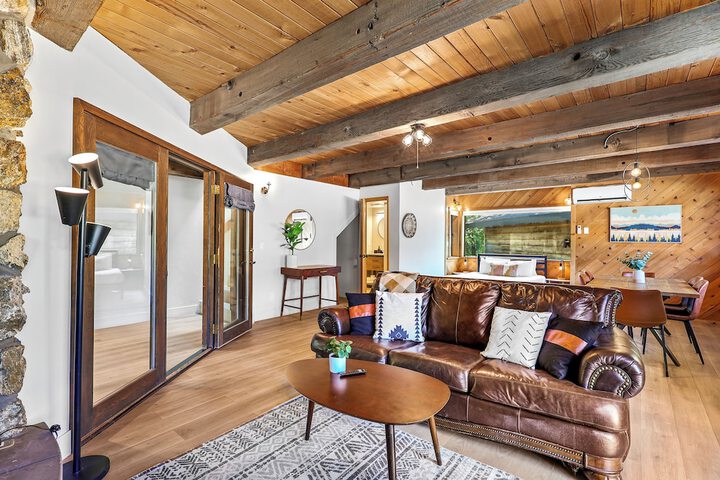 Basecamp Lodge