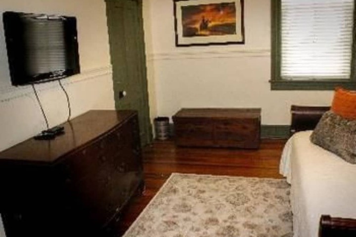Room 7 of 14