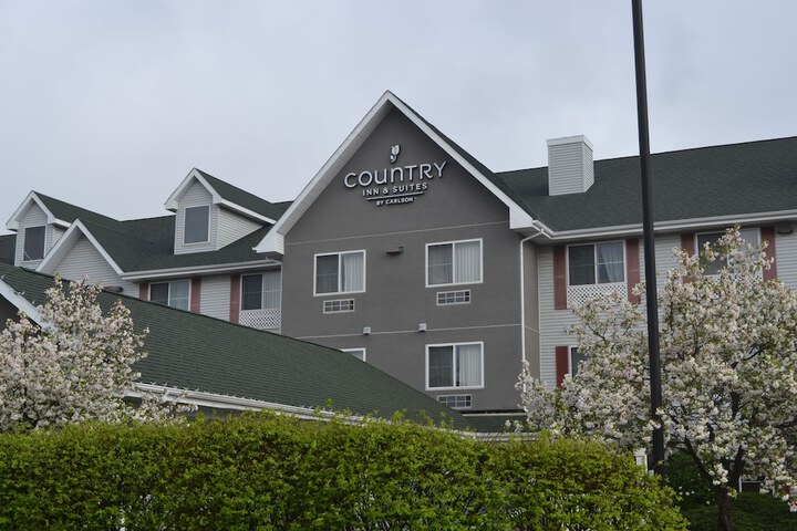 Country Inn & Suites by Radisson Gurnee, IL