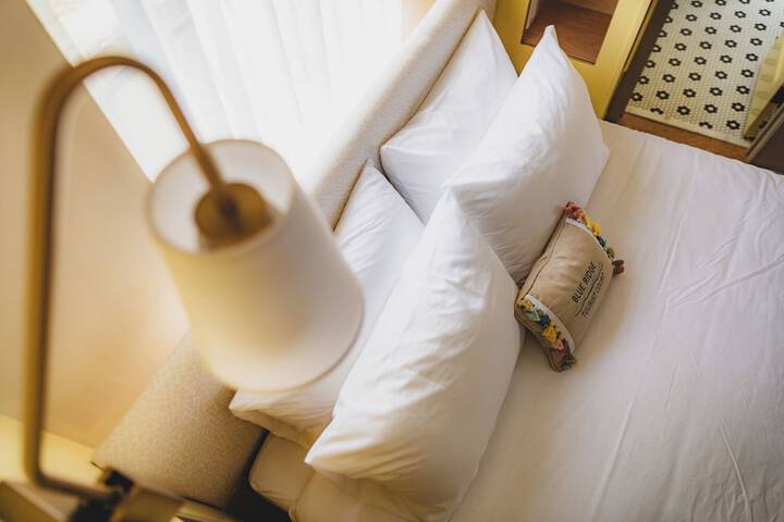 Room 20 of 102