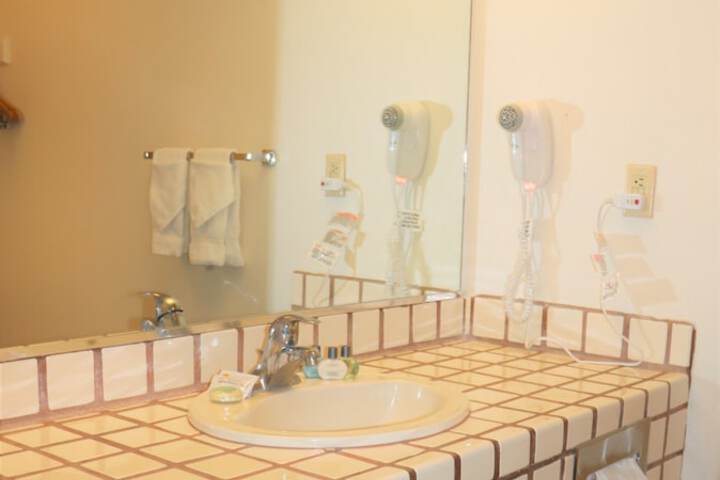 Sagebrush Inn & Suites
