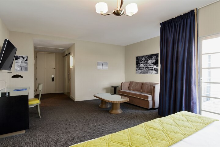 Room 41 of 69