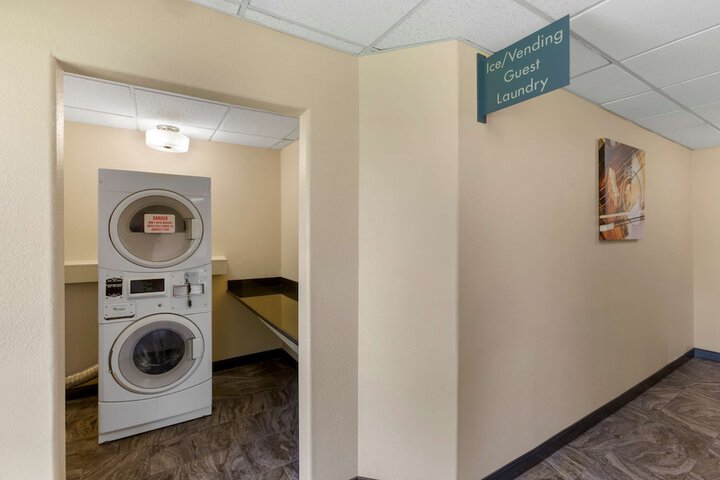 Best Western Plus The Four Corners Inn