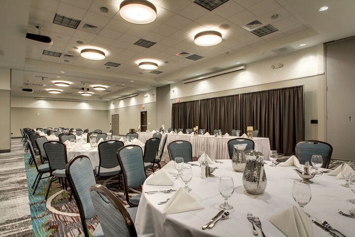 Holiday Inn & Suites Peoria at Grand Prairie by IHG
