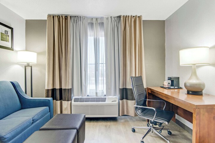 Room 32 of 44