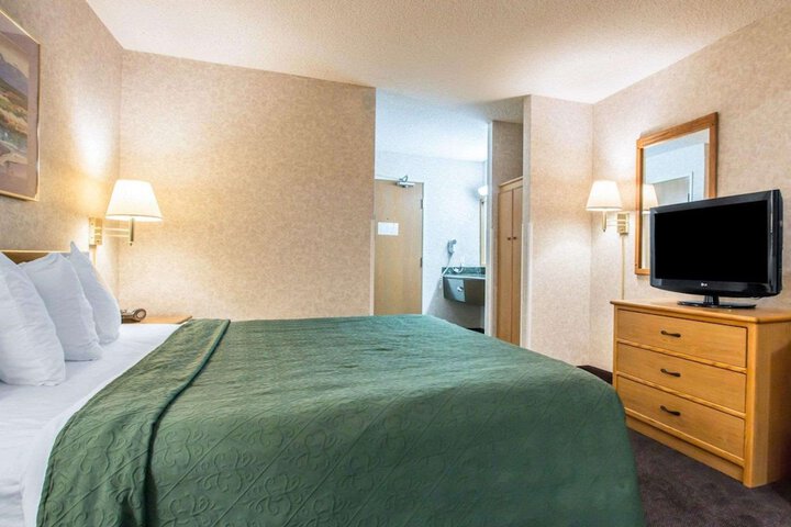 Room 6 of 32