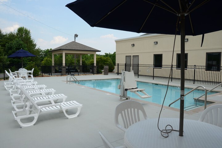 Baymont by Wyndham Clarksville