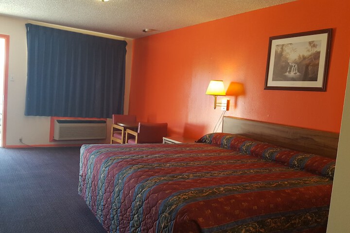 Room 8 of 17