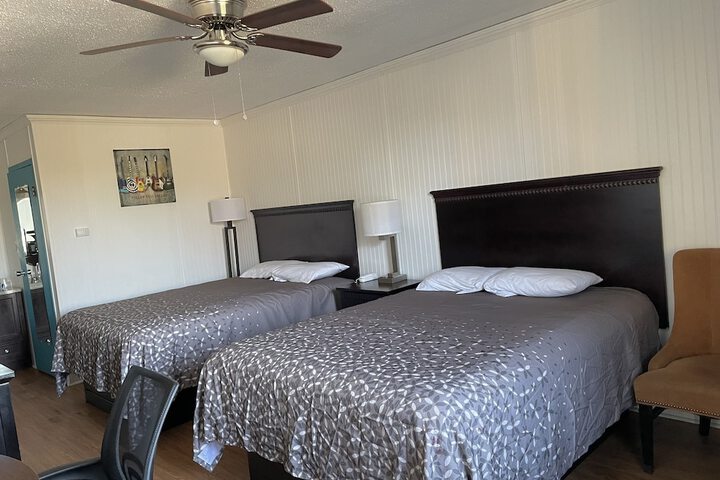 Room 4 of 17