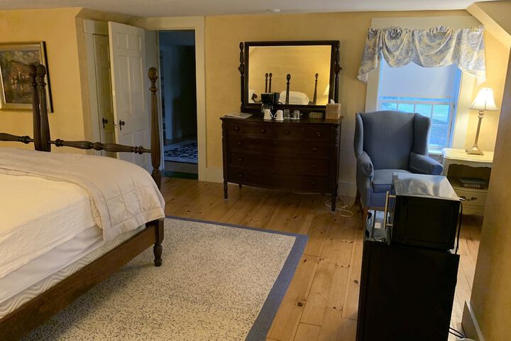Room 32 of 53