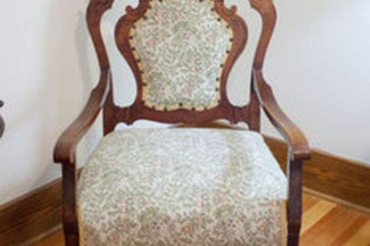DeBourge Guesthouse