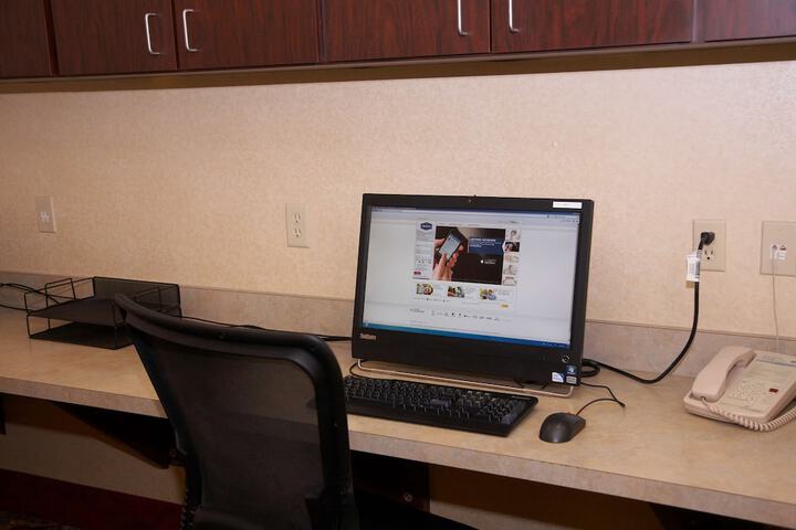 Business Center 17 of 18