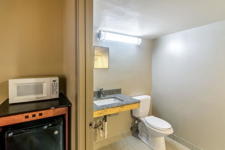 Room 21 of 38