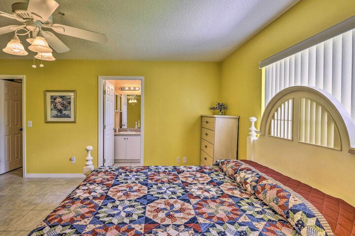 Cozy Coastal Retreat w / Grill 5 Mi to Beach