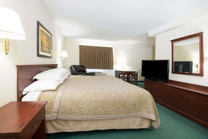 Room 7 of 18
