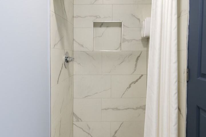 Hillsboro Inn & Suites