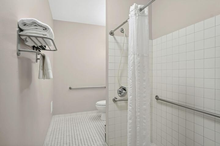 Sonesta Essential Hotels & Suites Kansas City / Blue Springs