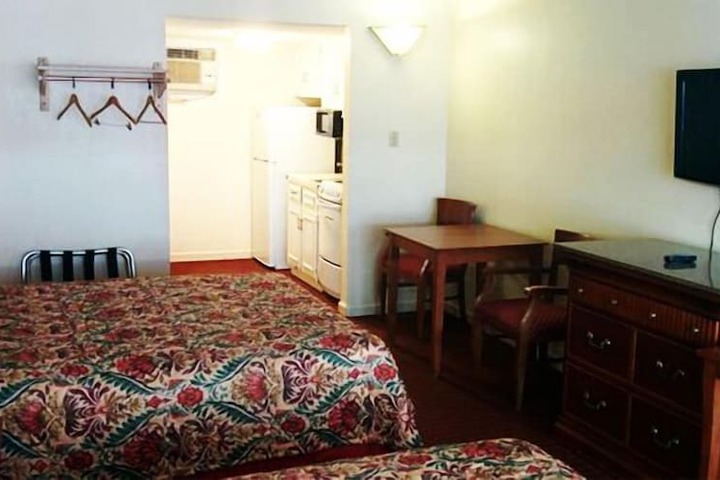 Room 24 of 28