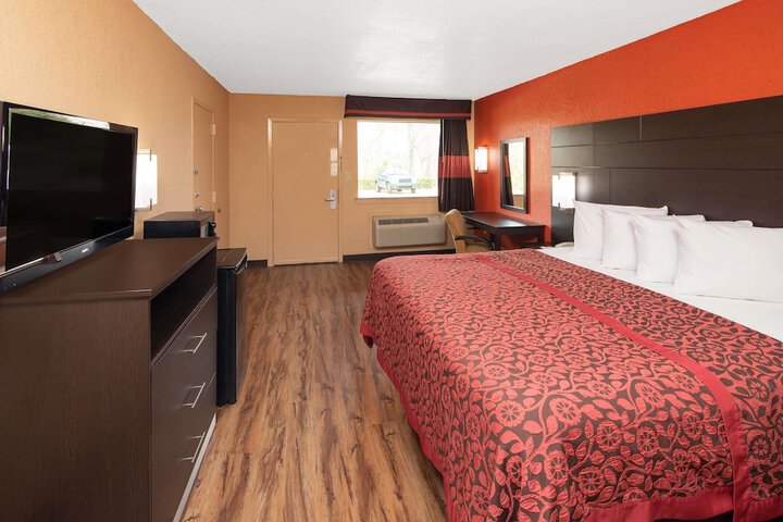 Room 13 of 19