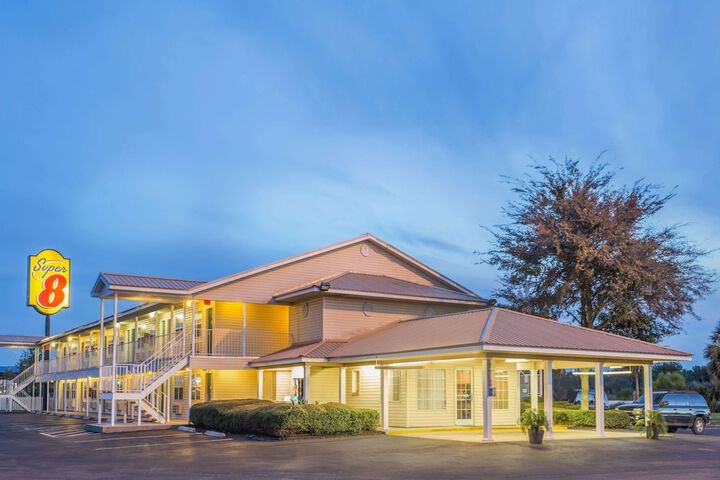 Super 8 by Wyndham Madison