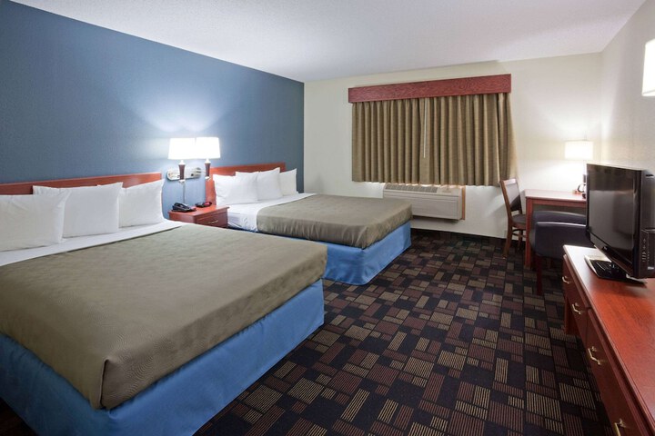 Room 8 of 16