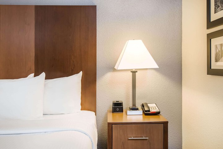 Room 47 of 68