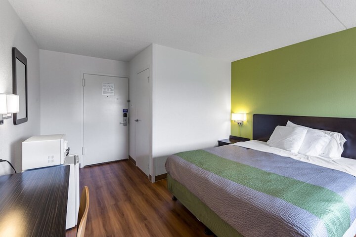 Motel 6 Warminster PA