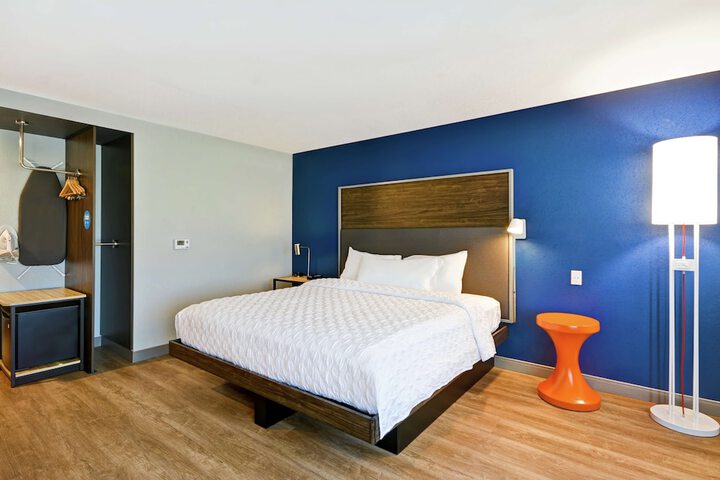 Room 16 of 35