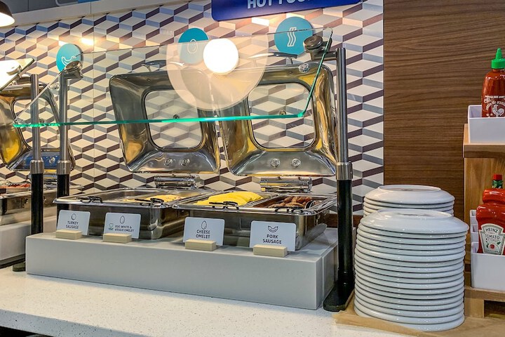 Breakfast/Coffee Service 104 of 130