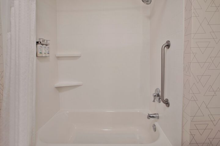 Holiday Inn Express & Suites Buffalo by IHG